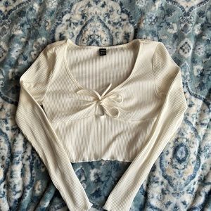 Cropped long sleeve with tie